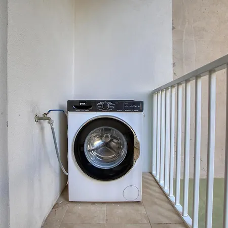 Brand New, Centrally Located In By Sf Homes דירה
