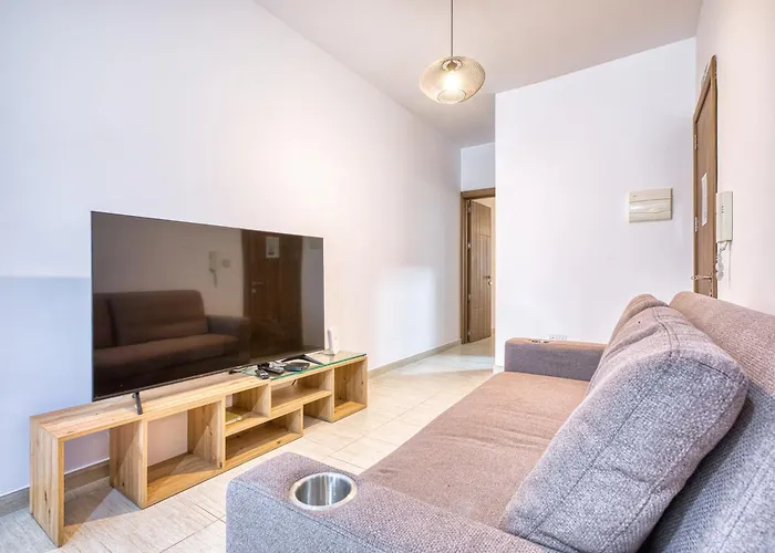 Brand New, Centrally Located In By Sf Homes San Ġwann