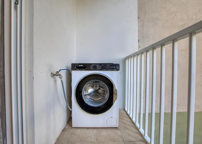 Brand New, Centrally Located In By Sf Homes Lägenhet